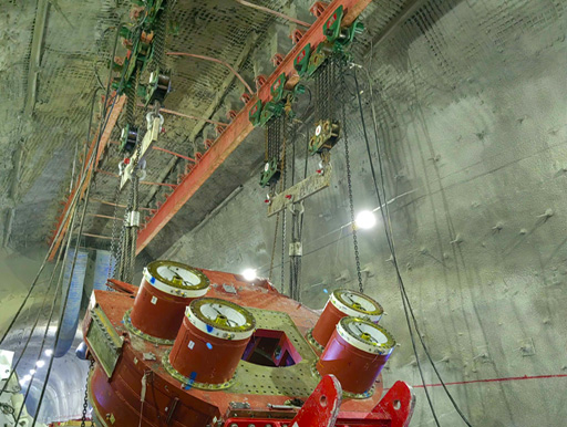 南京今明機械工程有限公司為中鐵山東李樓煤礦，定制4臺32t氣動葫蘆用于盾構機組裝